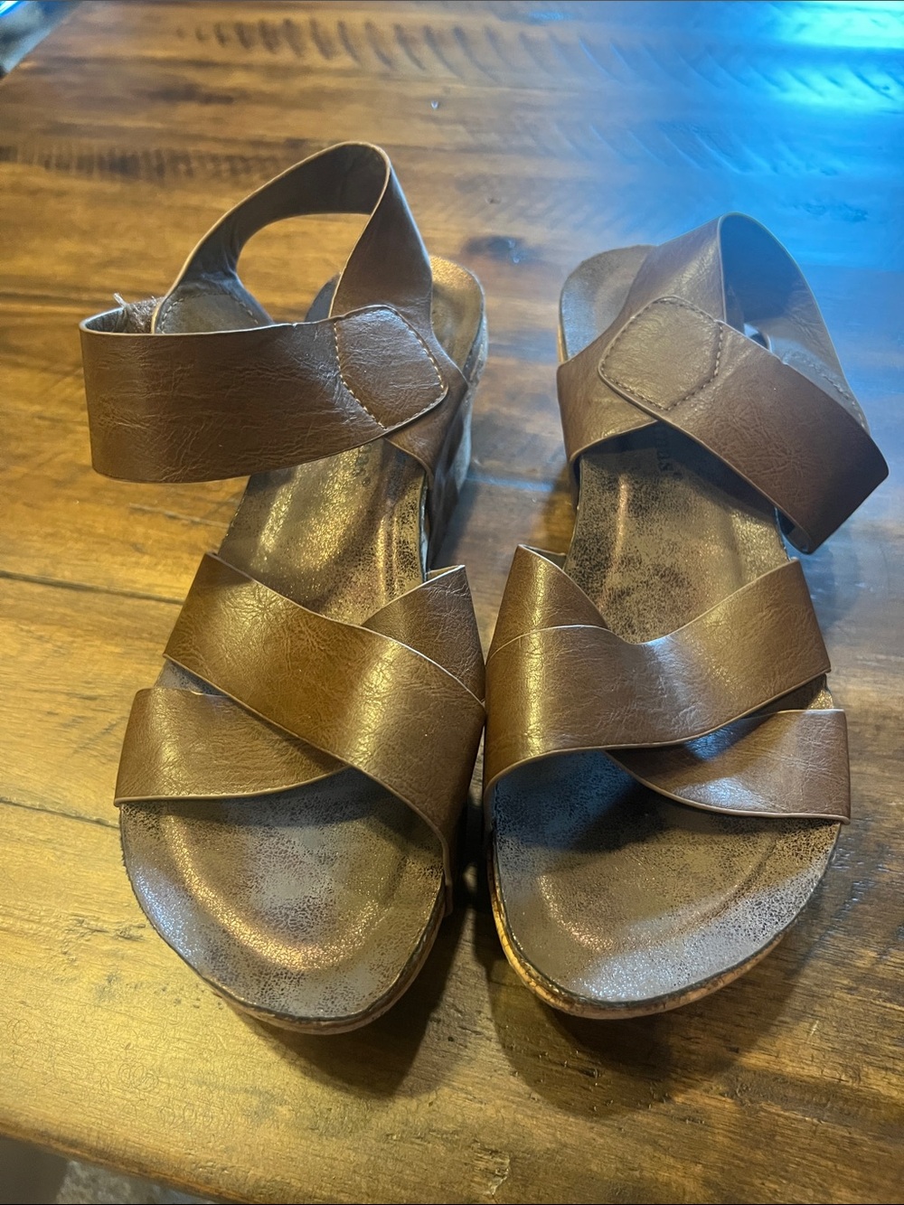 Pierre Dumas Brown Crisscross Comfort Sandals Size 8